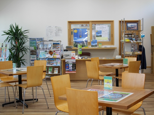 女川町たびの情報館ぷらっと観光案内所の様子