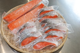 養殖銀鮭「銀王」刺身用サクと定塩切身セット